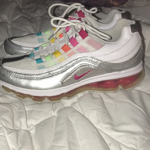 EUC White with Rainbow Nike’s Size 6Y - Picture 3 of 7